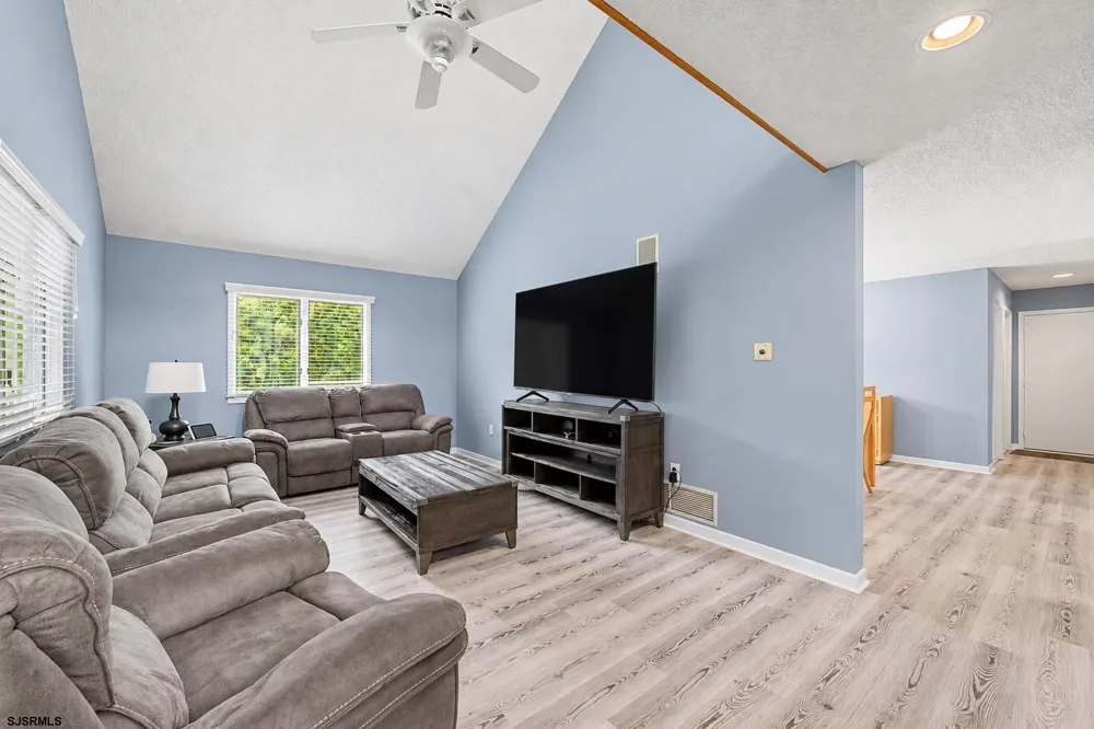 27 School House Road Egg Harbor Township, NJ 08234