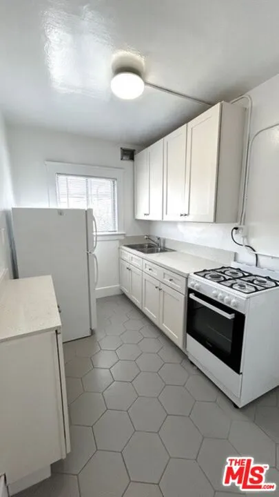 54 Rose Avenue Venice, CA 90291