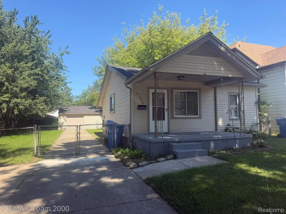 25526 New York Street Dearborn Heights City, MI 48125