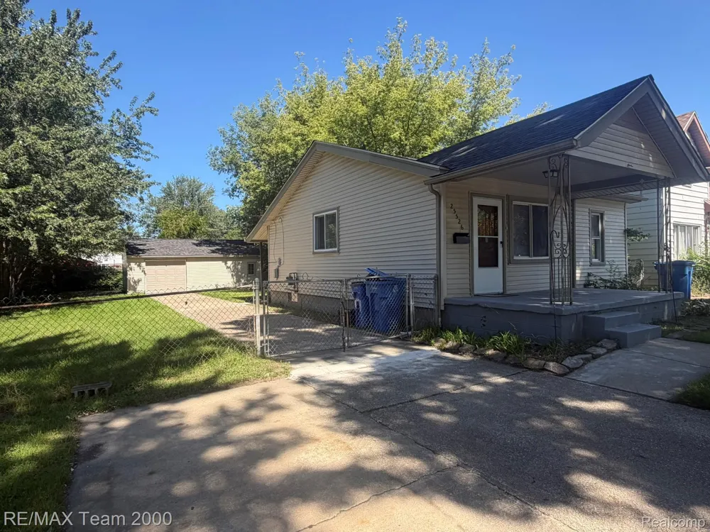 25526 New York Street Dearborn Heights City, MI 48125