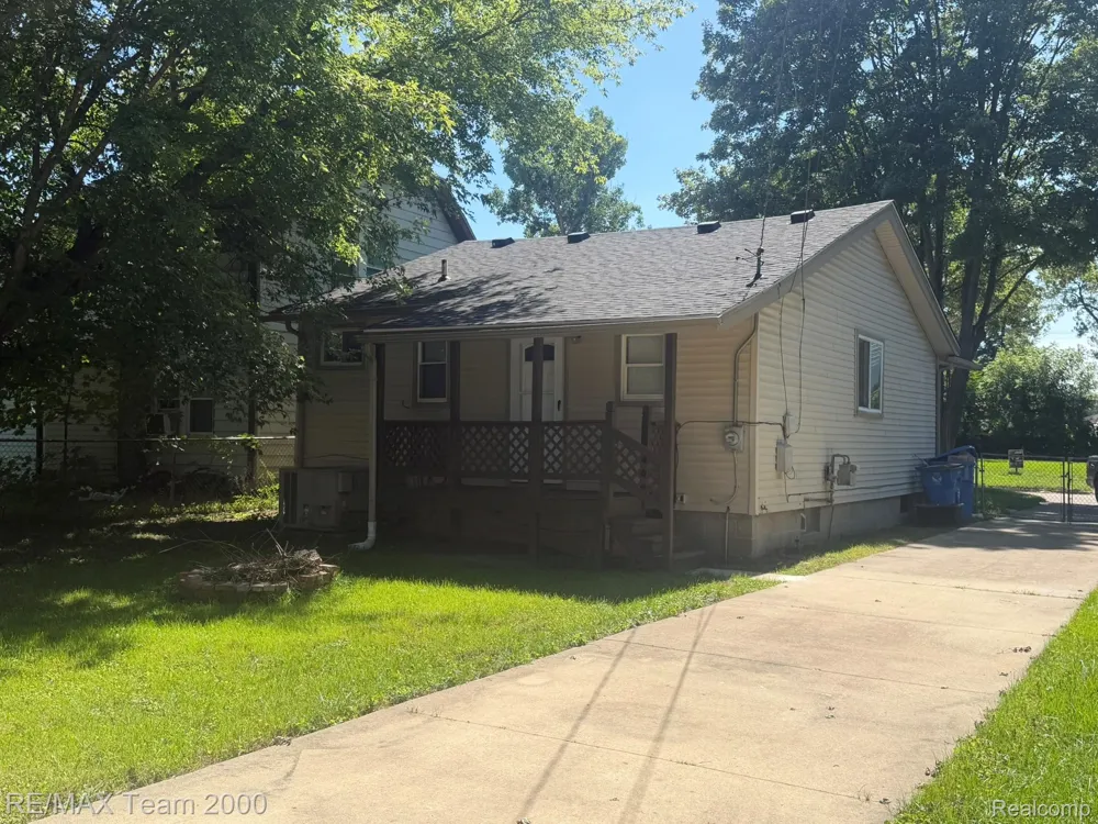 25526 New York Street Dearborn Heights City, MI 48125