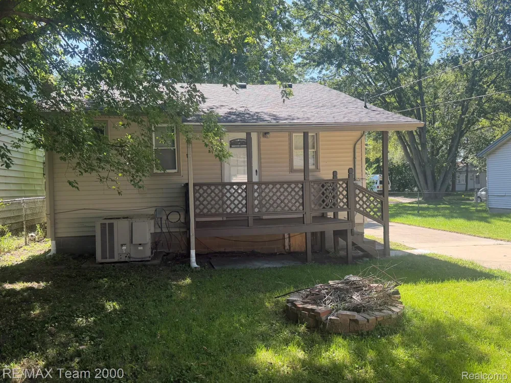 25526 New York Street Dearborn Heights City, MI 48125