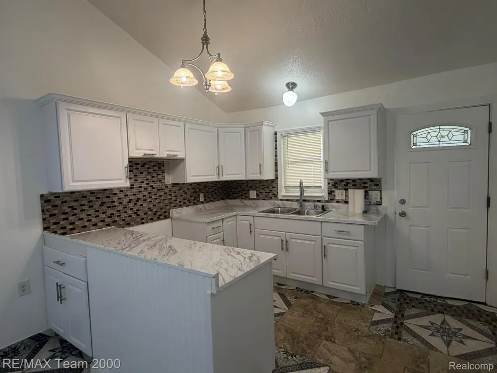 25526 New York Street Dearborn Heights City, MI 48125