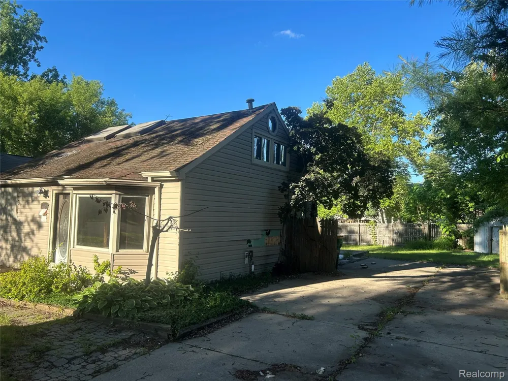 21640 Jacksonville Street Farmington Hills City, MI 48336