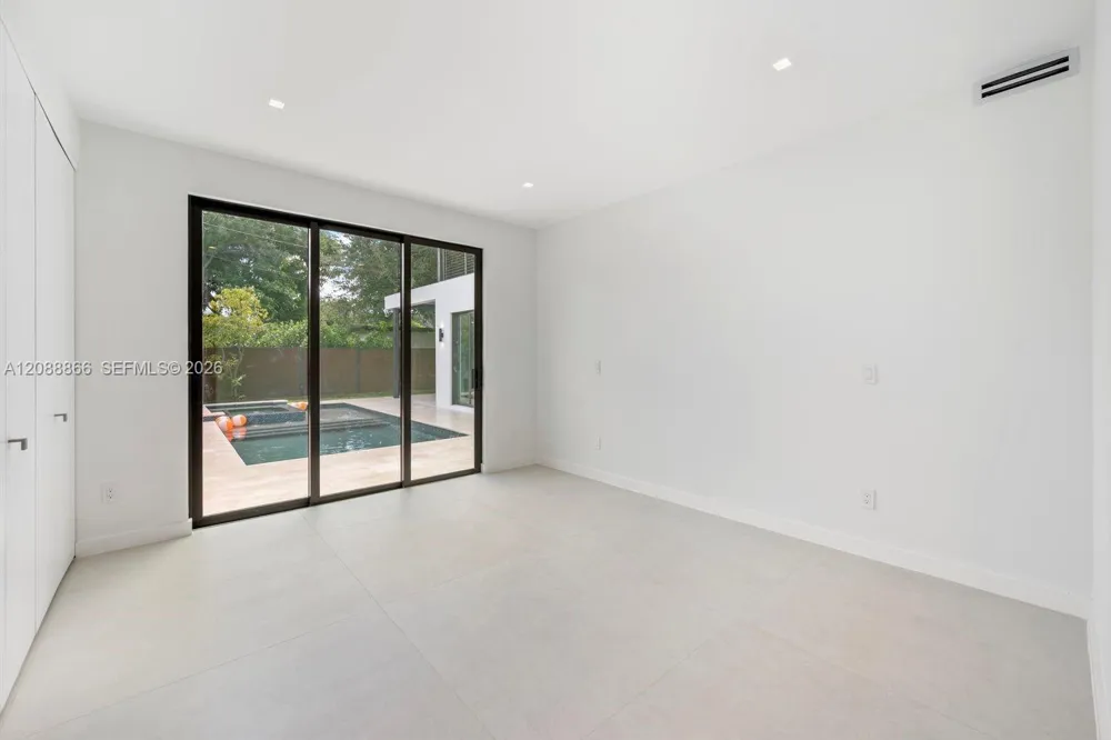 300 NE 48th St Miami, FL 33137