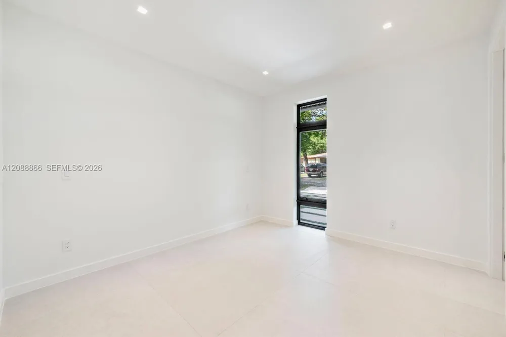 300 NE 48th St Miami, FL 33137