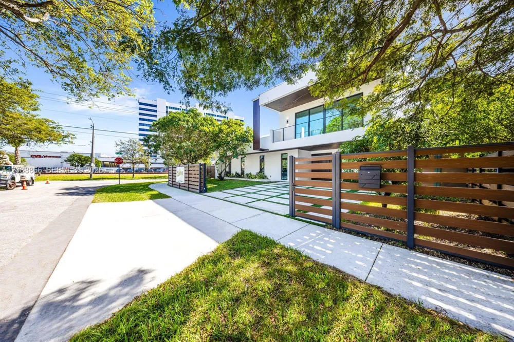 300 NE 48th St Miami, FL 33137