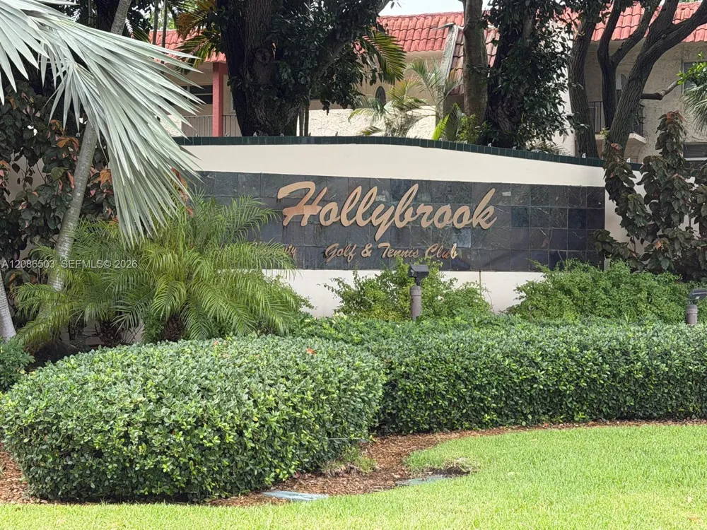 400 S Hollybrook Dr #306 Pembroke Pines, FL 33025