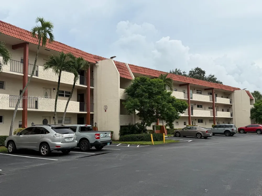 400 S Hollybrook Dr #306 Pembroke Pines, FL 33025