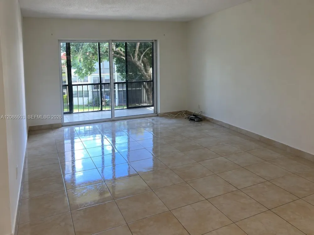400 S Hollybrook Dr #306 Pembroke Pines, FL 33025