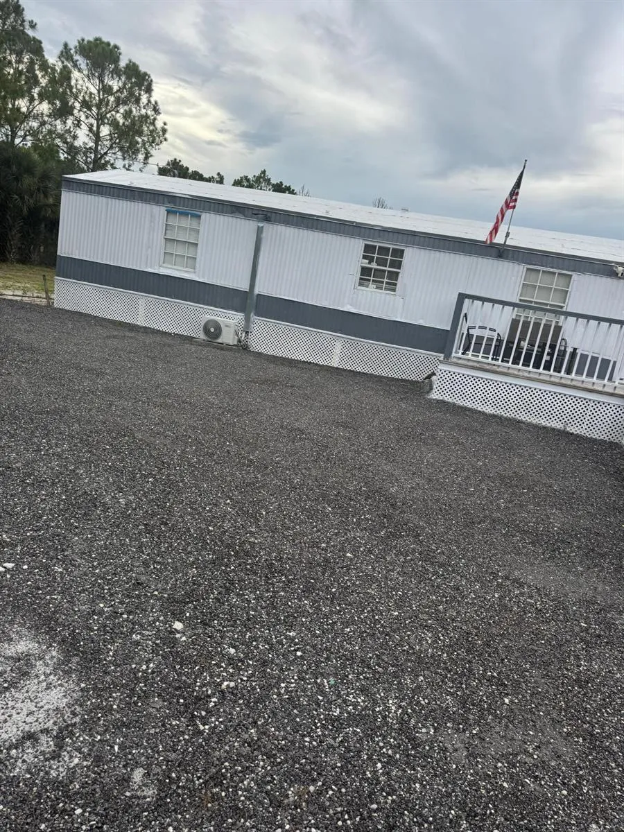 187 MONTURA AVENUE Clewiston, FL 33440