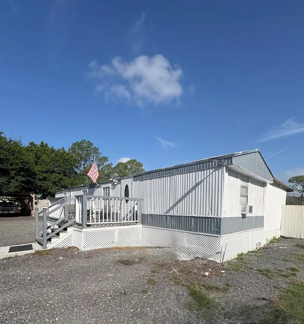 187 MONTURA AVENUE Clewiston, FL 33440