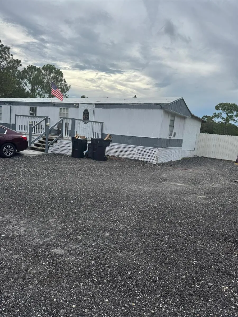 187 MONTURA AVENUE Clewiston, FL 33440