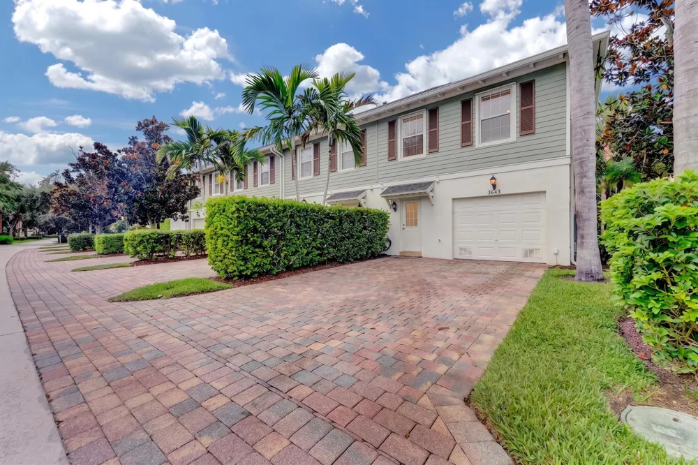 3049 E Community Drive Jupiter, FL 33458