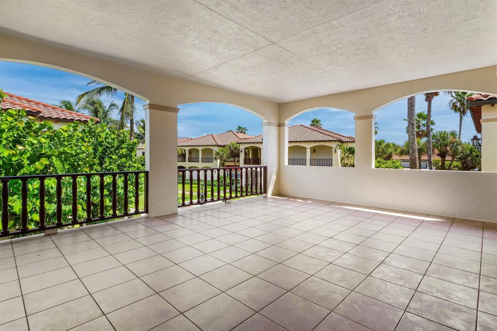 5841 Ocean Boulevard #F2 Ocean Ridge, FL 33435