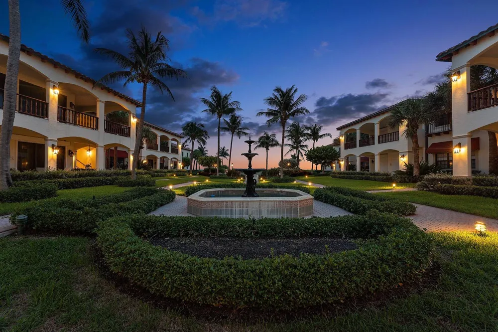 5841 Ocean Boulevard #F2 Ocean Ridge, FL 33435