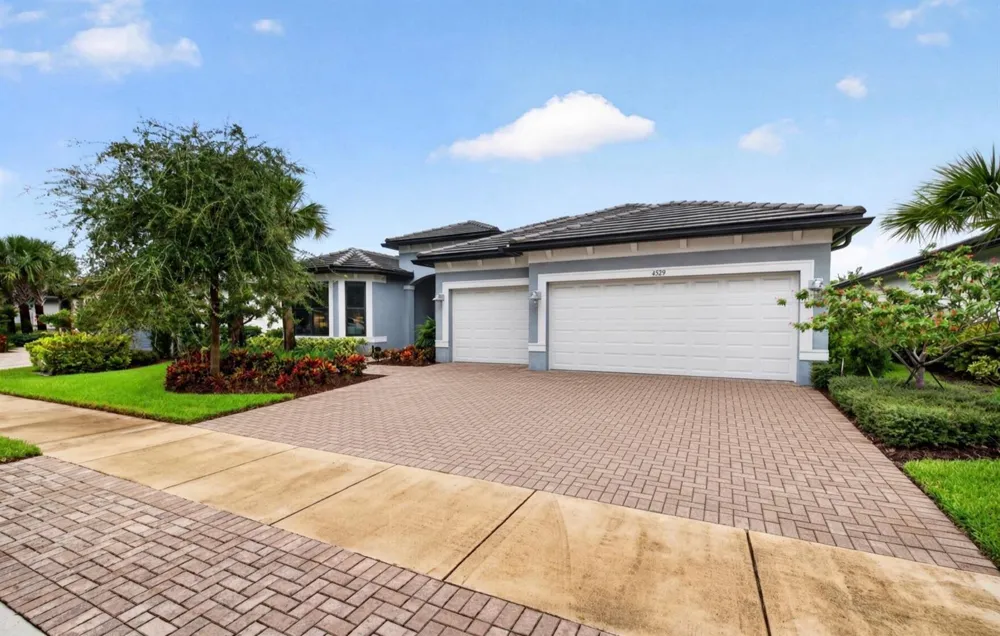 4529 Pinehurst Trail W Oakland Park, FL 33309