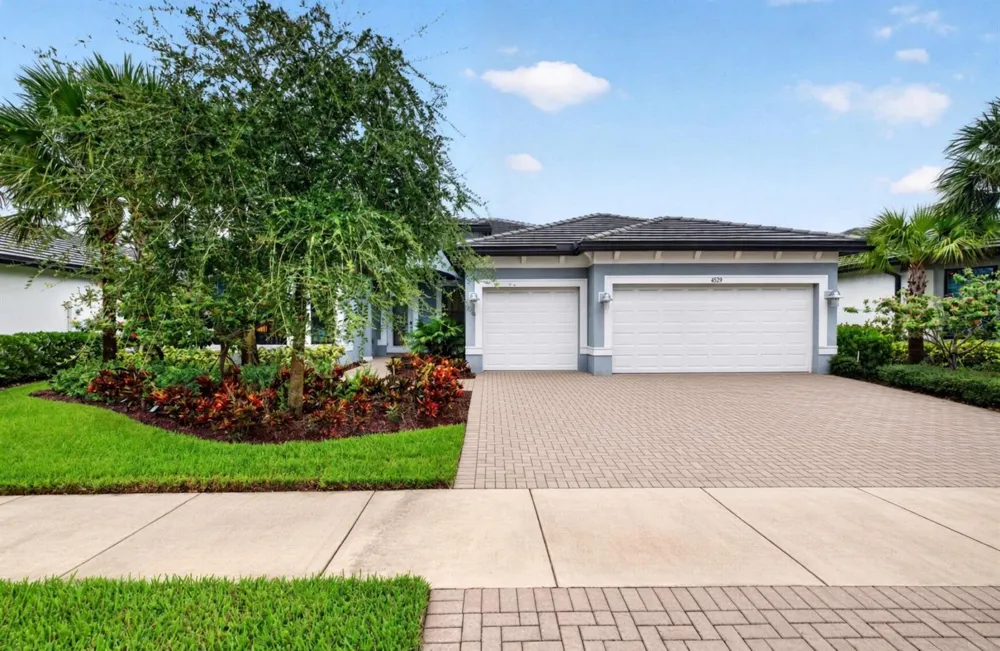 4529 Pinehurst Trail W Oakland Park, FL 33309