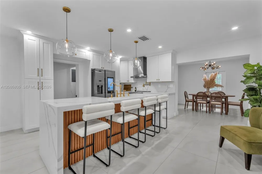 2395 NE 184th Ter North Miami Beach, FL 33160