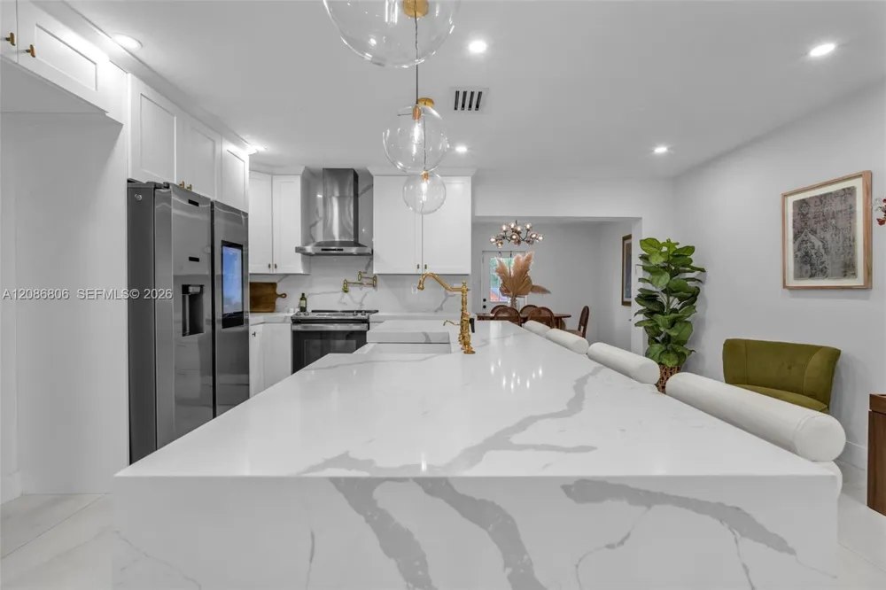2395 NE 184th Ter North Miami Beach, FL 33160