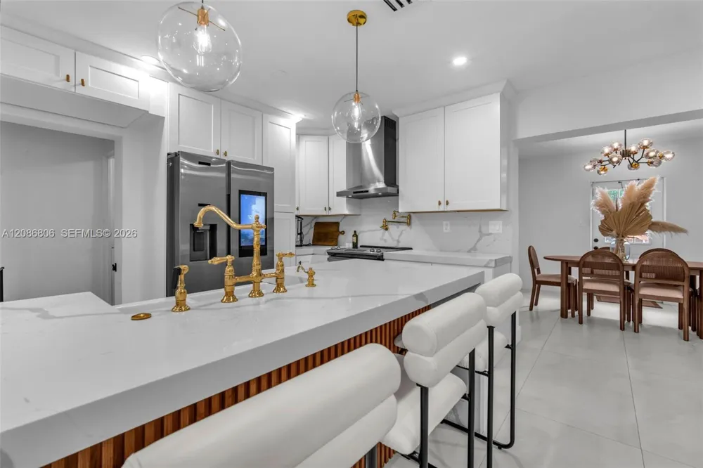 2395 NE 184th Ter North Miami Beach, FL 33160