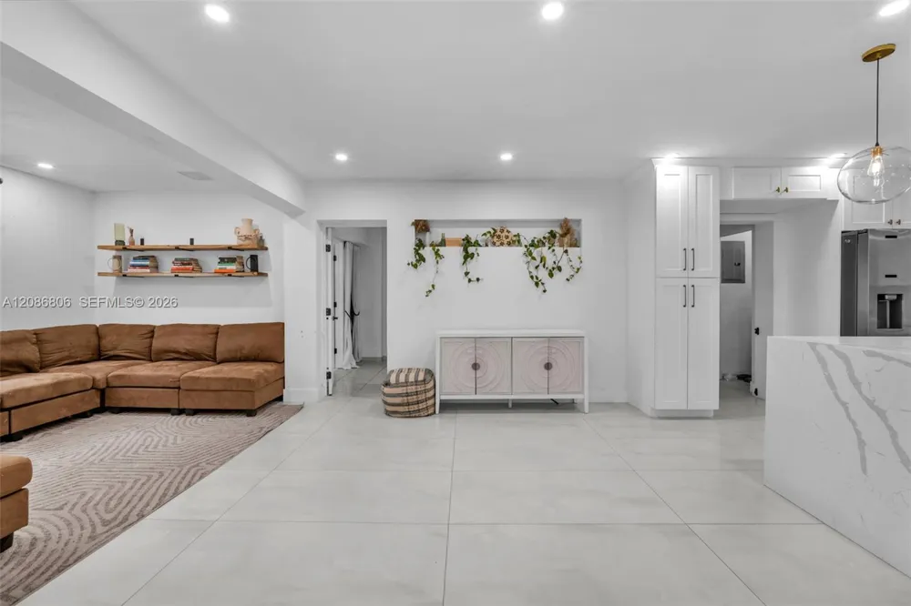 2395 NE 184th Ter North Miami Beach, FL 33160