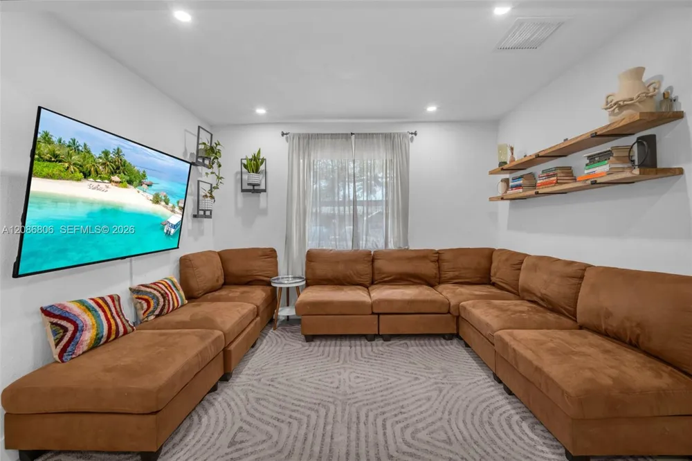 2395 NE 184th Ter North Miami Beach, FL 33160