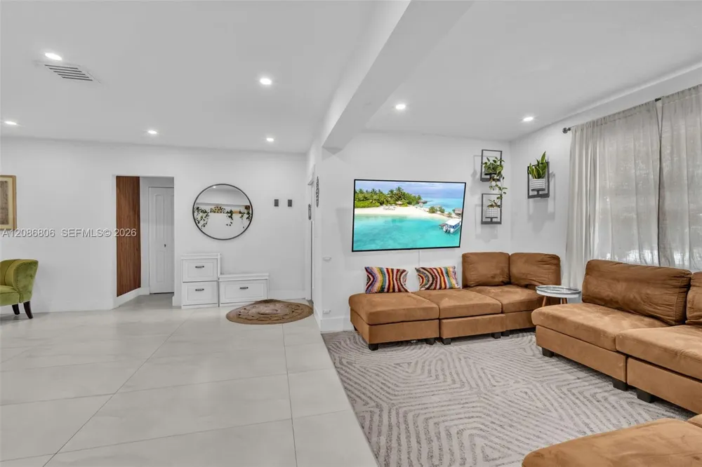 2395 NE 184th Ter North Miami Beach, FL 33160