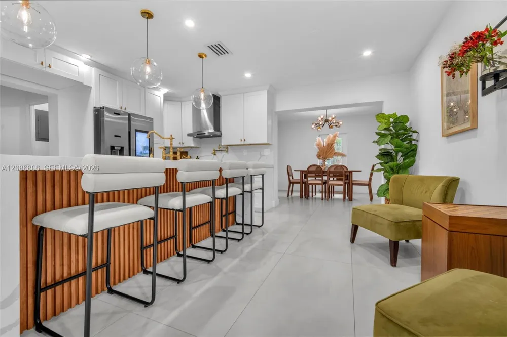 2395 NE 184th Ter North Miami Beach, FL 33160