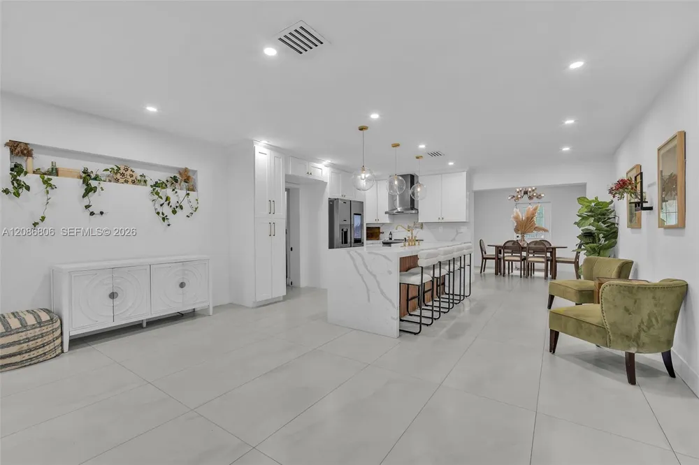 2395 NE 184th Ter North Miami Beach, FL 33160