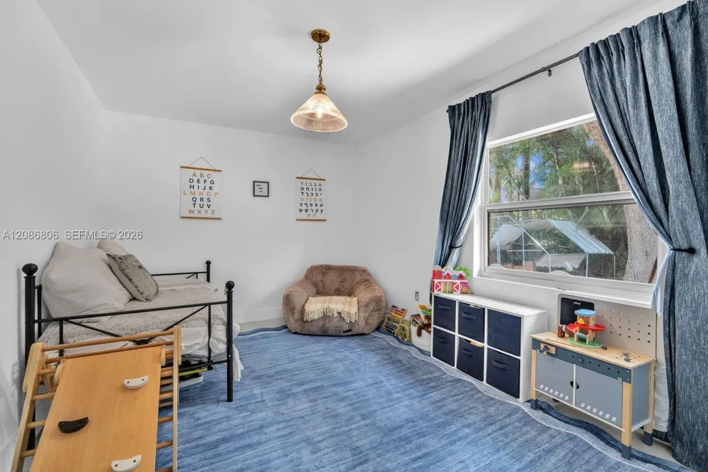 2395 NE 184th Ter North Miami Beach, FL 33160