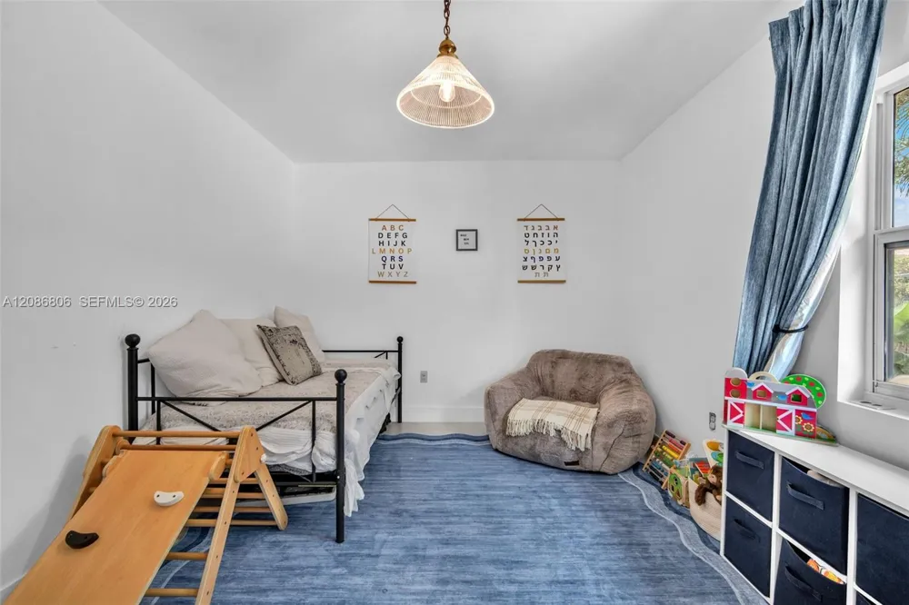 2395 NE 184th Ter North Miami Beach, FL 33160