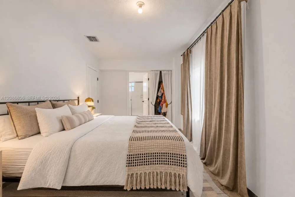 2395 NE 184th Ter North Miami Beach, FL 33160