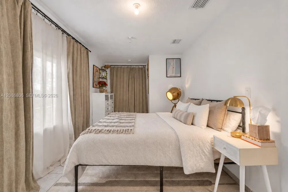 2395 NE 184th Ter North Miami Beach, FL 33160
