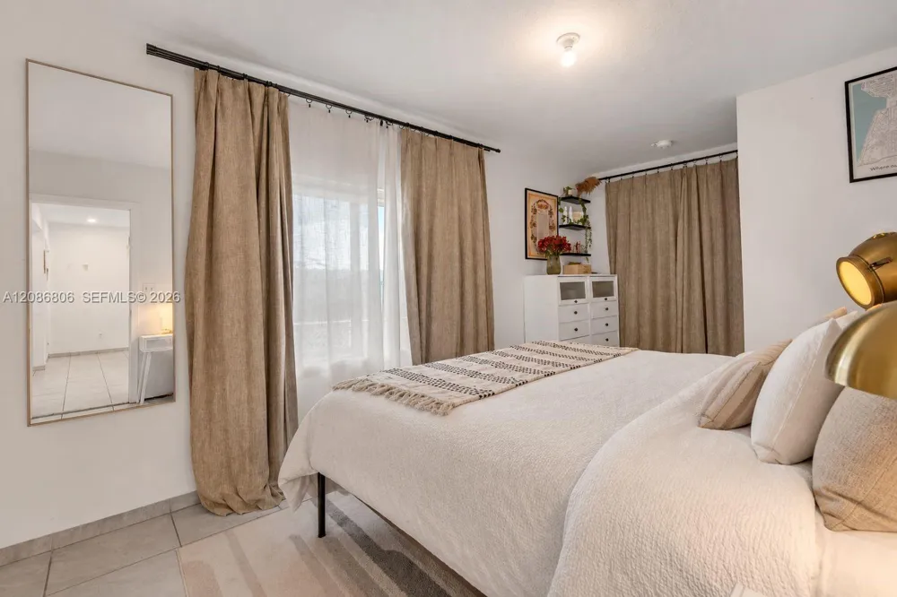 2395 NE 184th Ter North Miami Beach, FL 33160