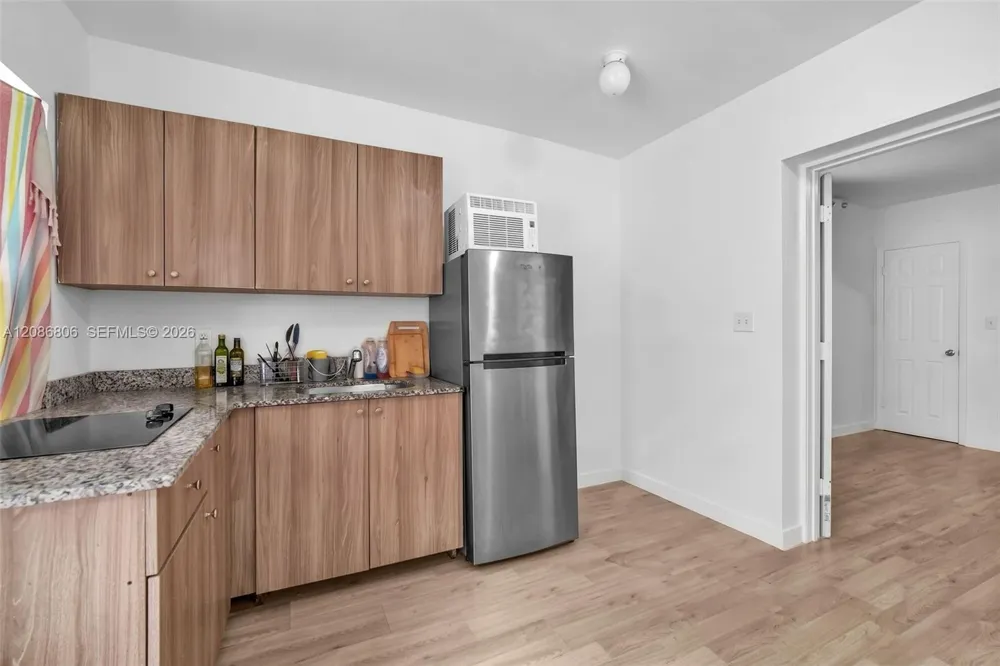 2395 NE 184th Ter North Miami Beach, FL 33160