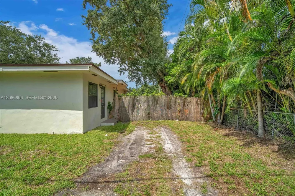 2395 NE 184th Ter North Miami Beach, FL 33160