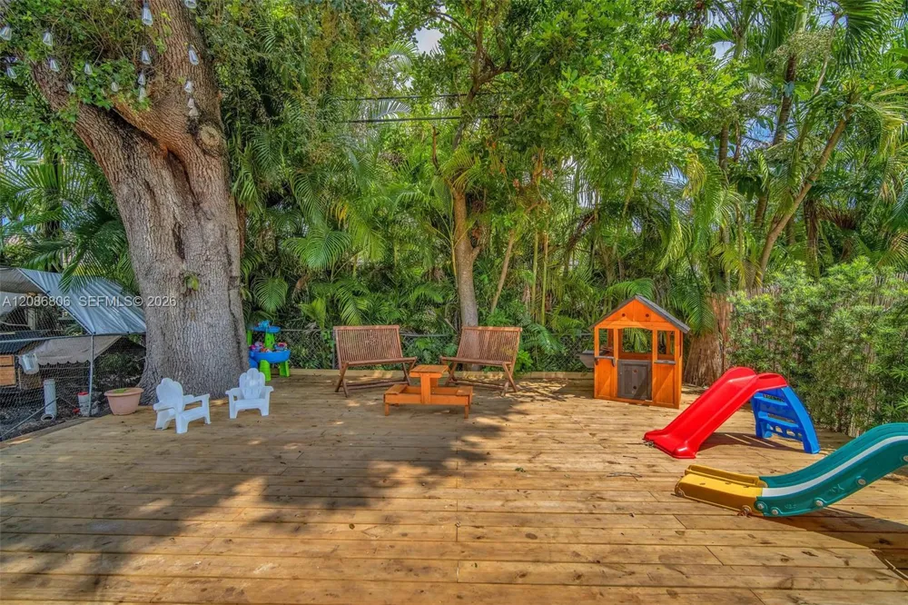 2395 NE 184th Ter North Miami Beach, FL 33160