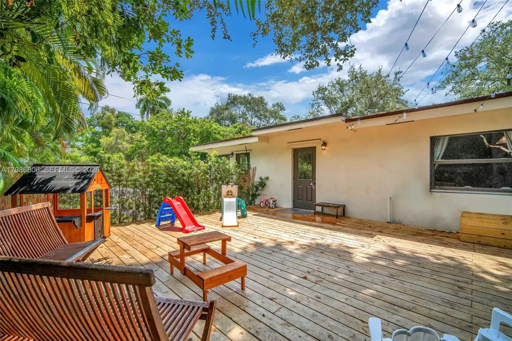 2395 NE 184th Ter North Miami Beach, FL 33160