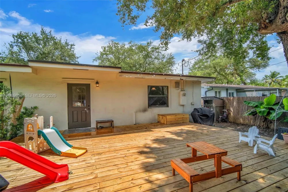 2395 NE 184th Ter North Miami Beach, FL 33160