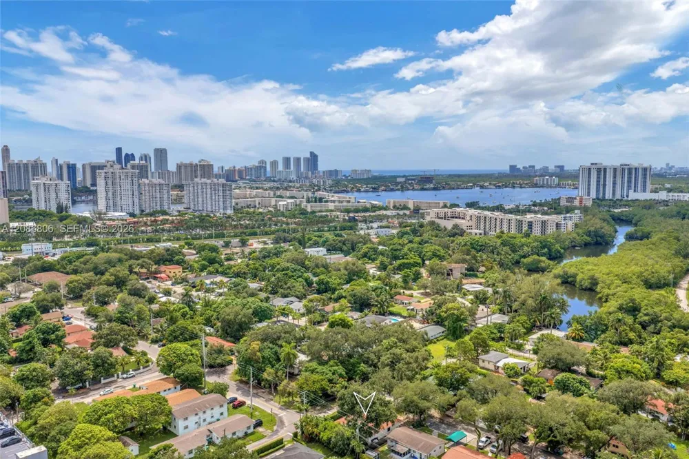 2395 NE 184th Ter North Miami Beach, FL 33160