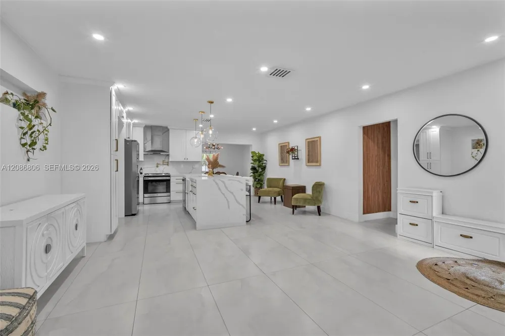 2395 NE 184th Ter North Miami Beach, FL 33160
