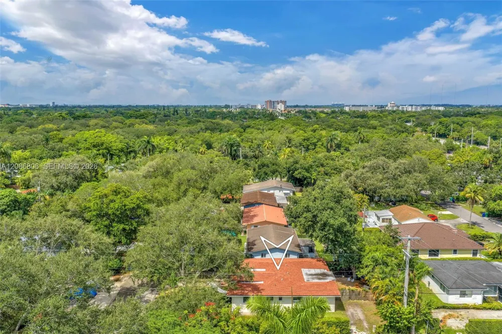 2395 NE 184th Ter North Miami Beach, FL 33160