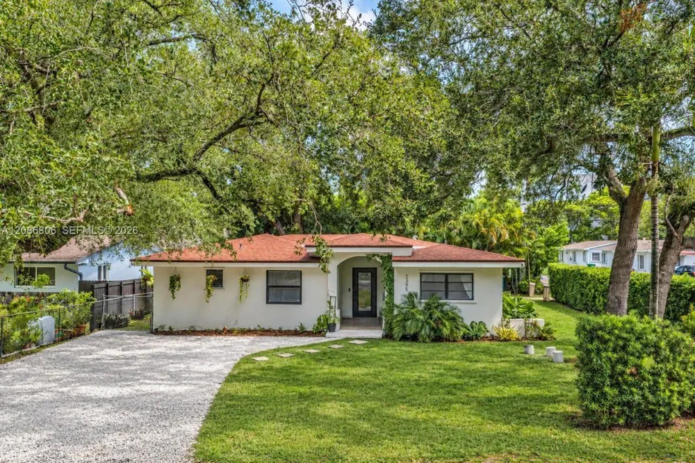 2395 NE 184th Ter North Miami Beach, FL 33160