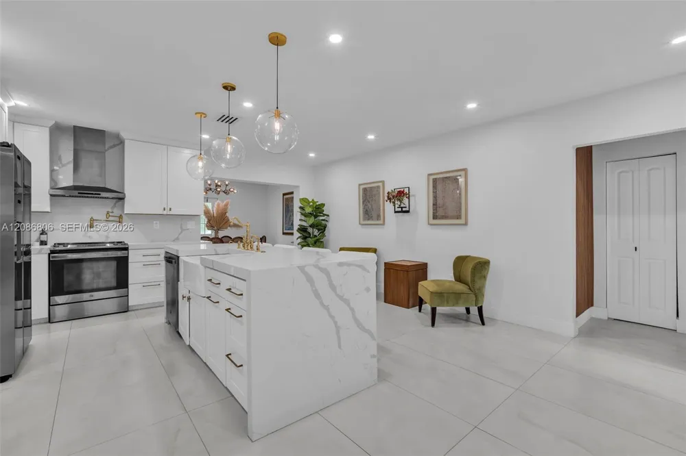 2395 NE 184th Ter North Miami Beach, FL 33160