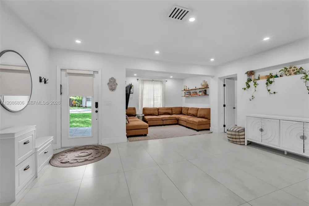 2395 NE 184th Ter North Miami Beach, FL 33160