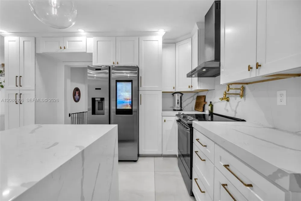 2395 NE 184th Ter North Miami Beach, FL 33160