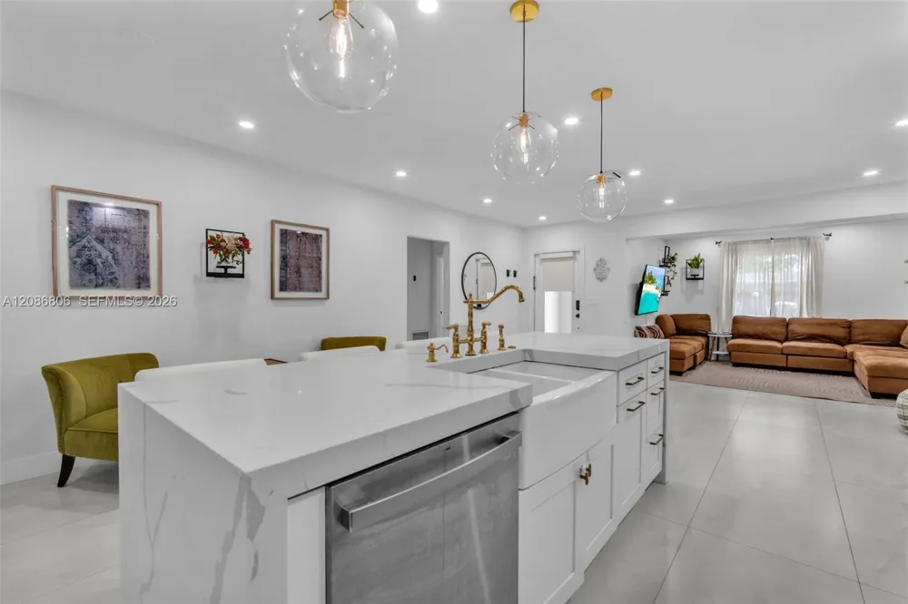 2395 NE 184th Ter North Miami Beach, FL 33160