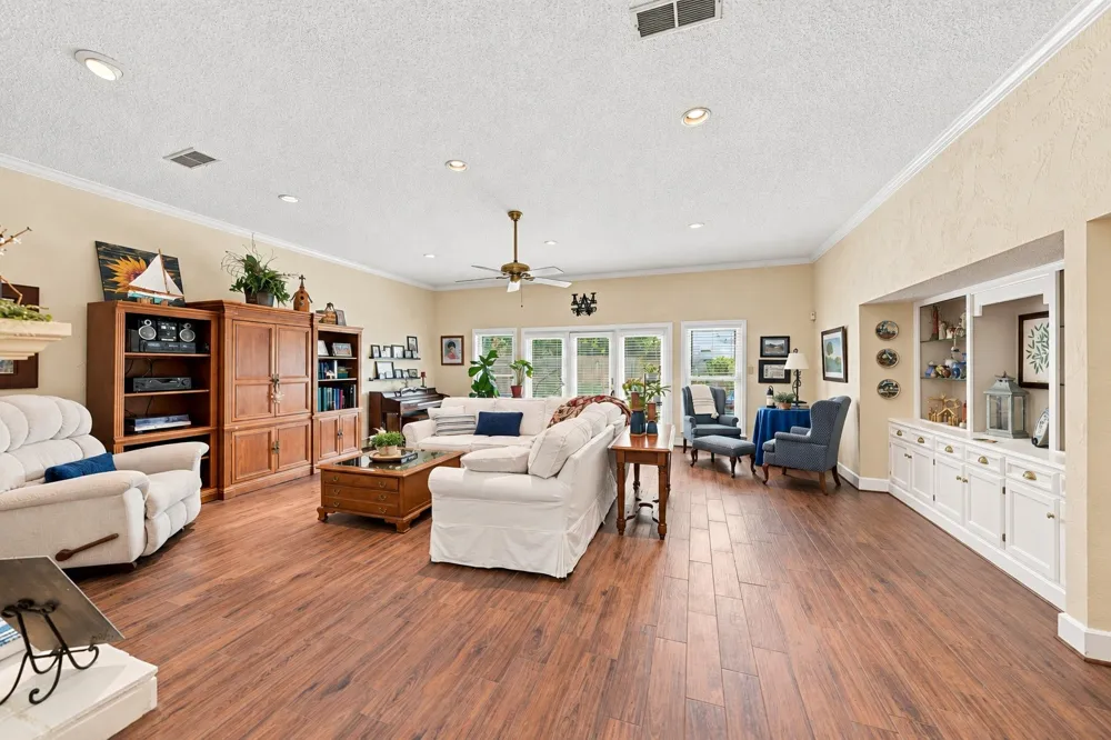 1834 Rhinevalley Drive Arlington, TX 76012