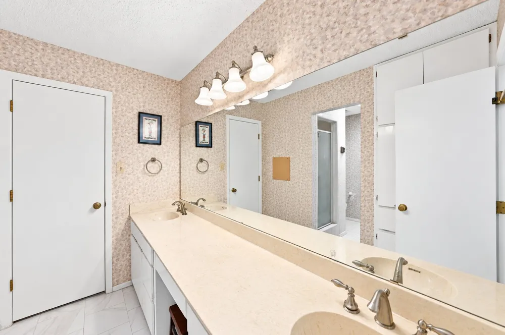 1834 Rhinevalley Drive Arlington, TX 76012